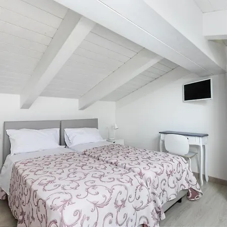 Ca' Mira - Room&breakfast Affittacamere 3*